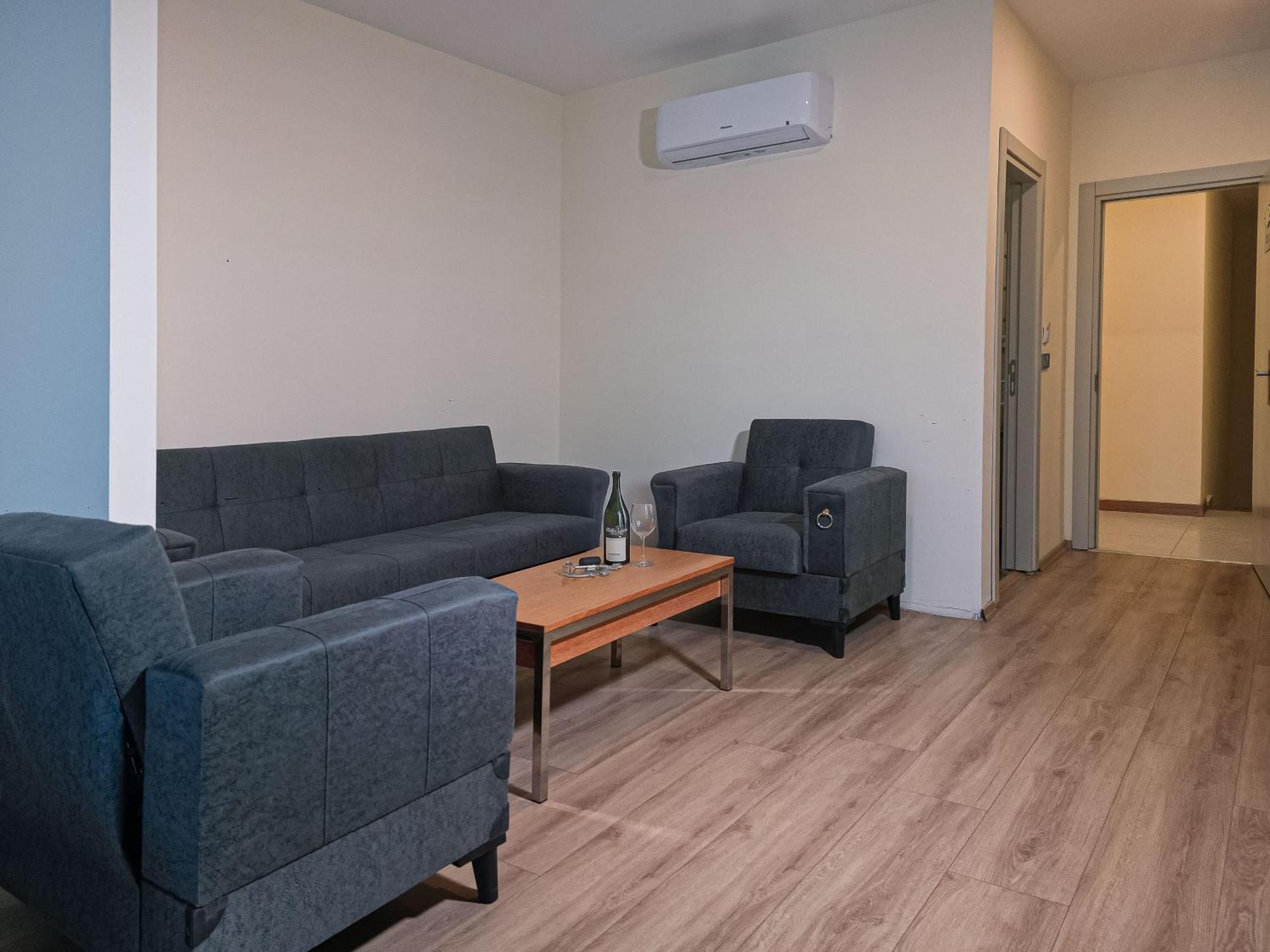 Lara Street Hotel *