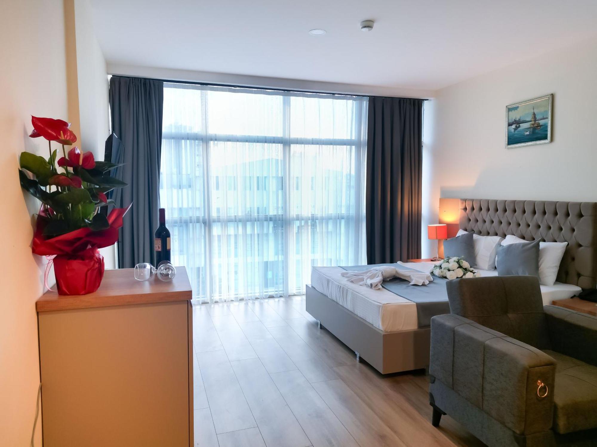 Lara Street Otel