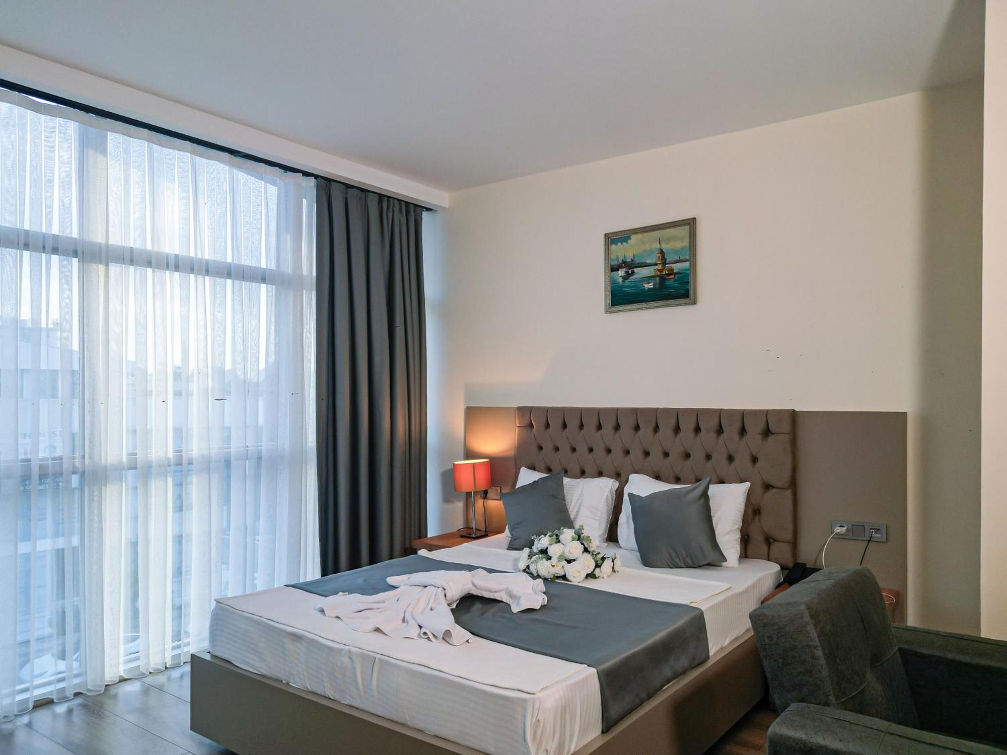 Otel Lara Street
